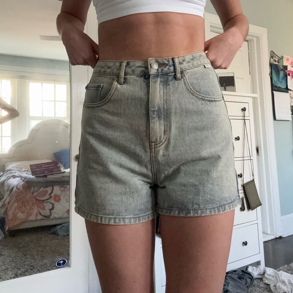 Light wash high wasted Rhythm jean shorts; size 4